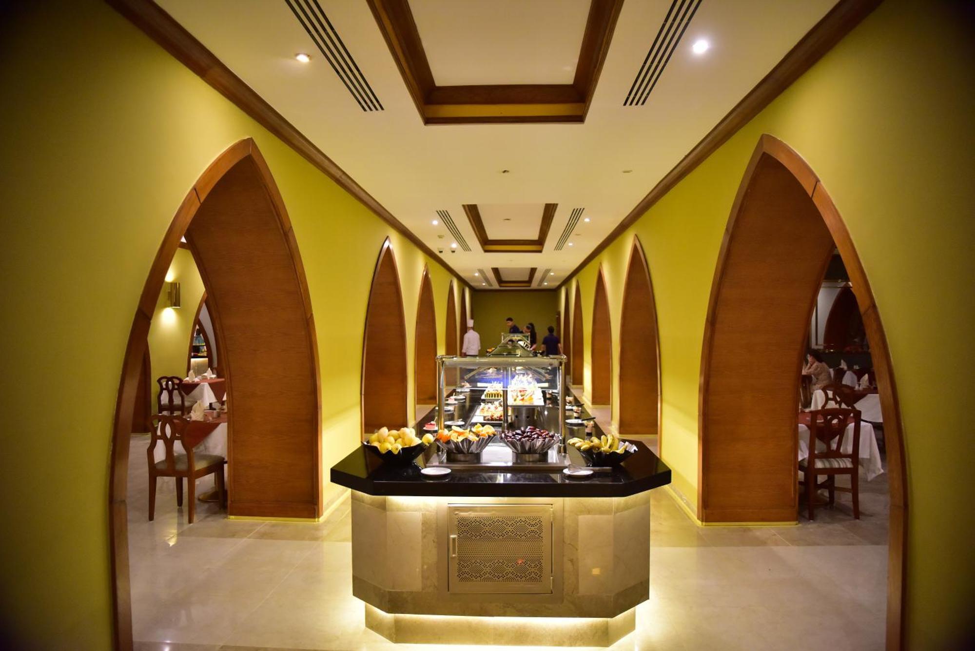 The Grand Hotel Sharm El Sheikh Экстерьер фото The buffet at the hotel