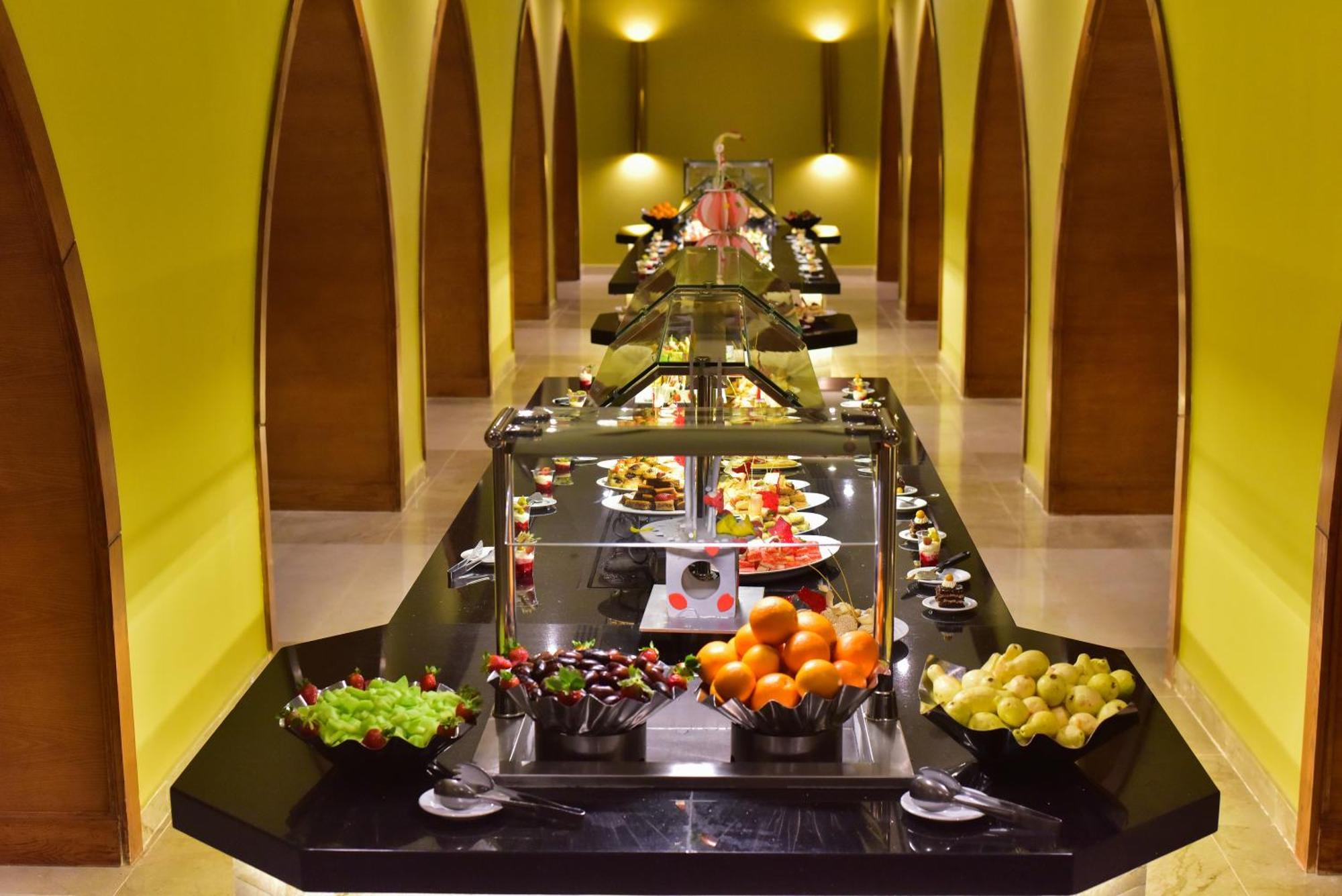 The Grand Hotel Sharm El Sheikh Экстерьер фото A buffet at a hotel