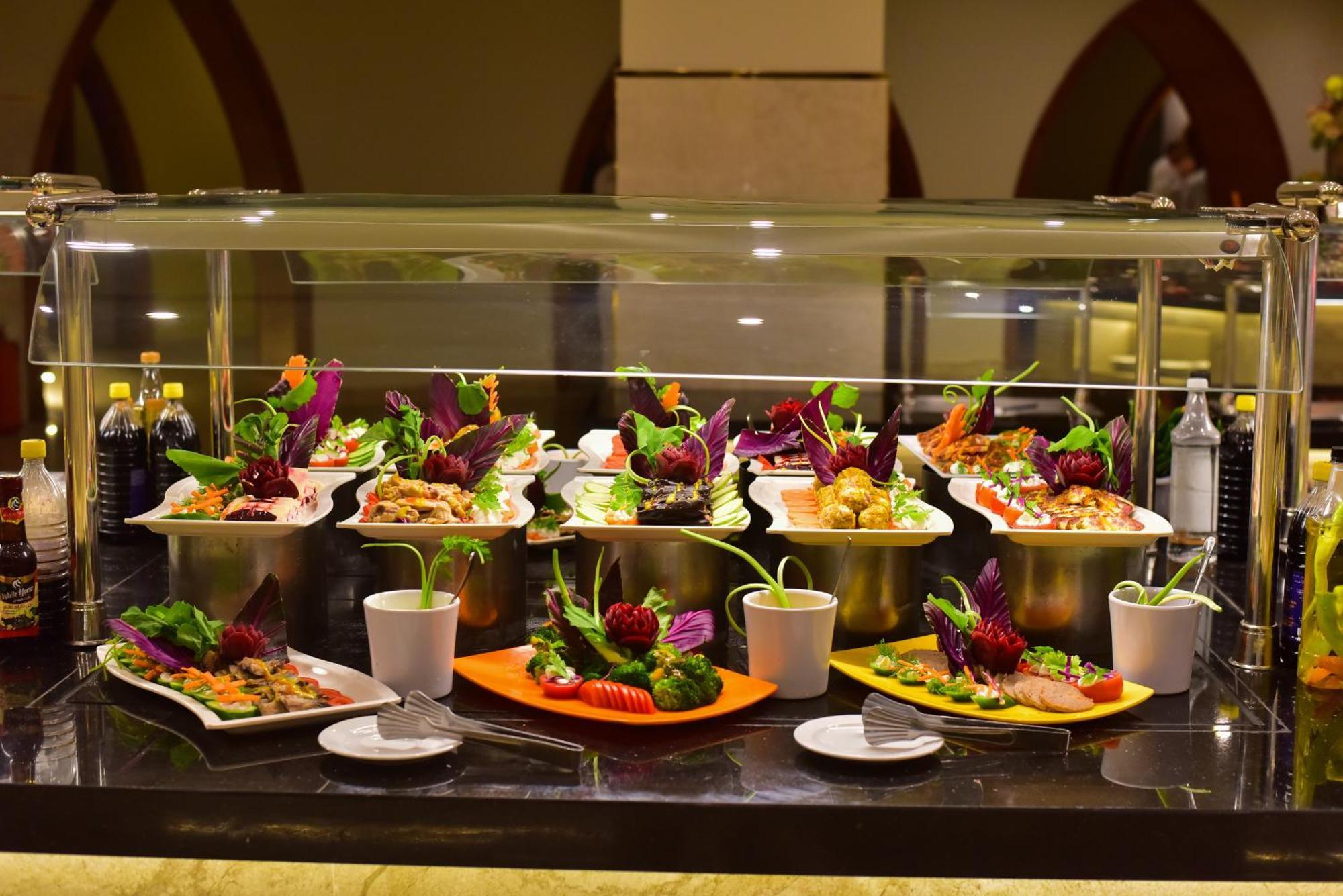The Grand Hotel Sharm El Sheikh Экстерьер фото A salad bar