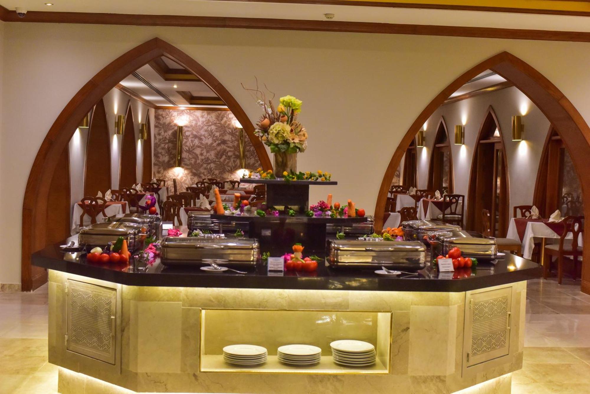 The Grand Hotel Sharm El Sheikh Экстерьер фото A buffet at a hotel