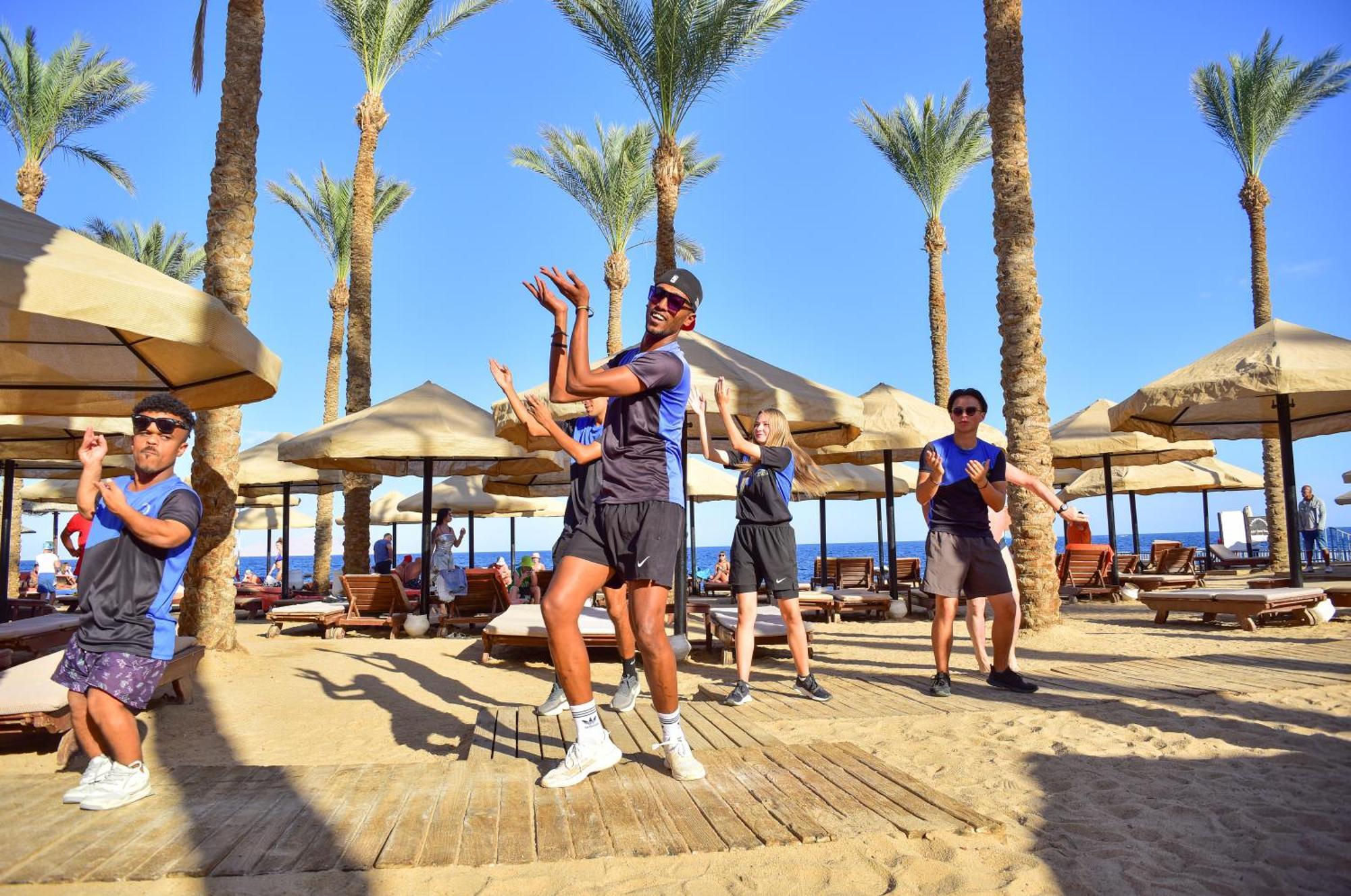 The Grand Hotel Sharm El Sheikh Экстерьер фото Animation team at a resort in Egypt