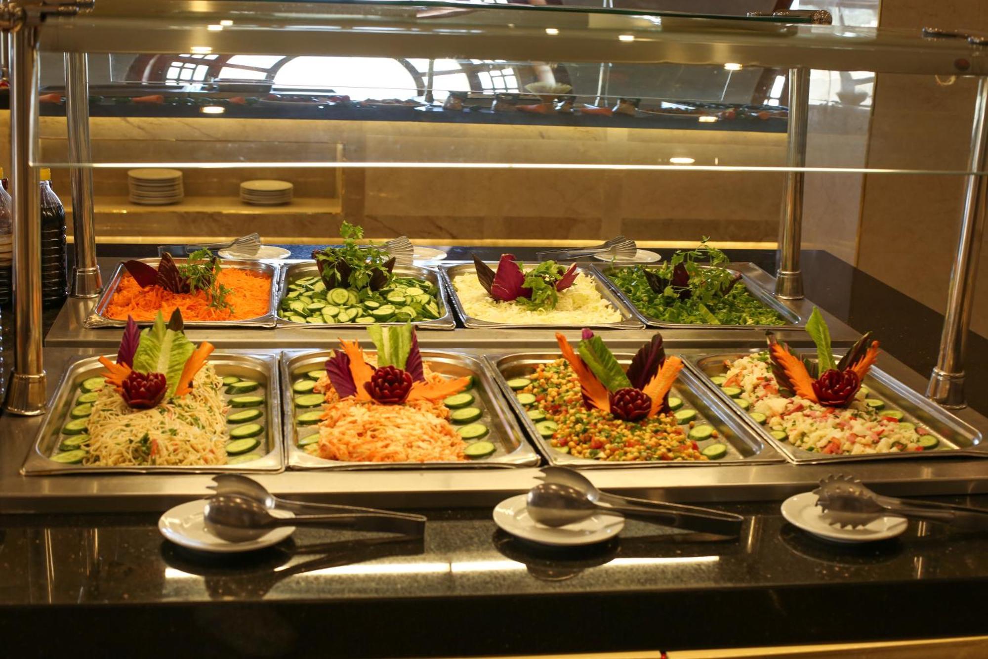The Grand Hotel Sharm El Sheikh Экстерьер фото A salad bar
